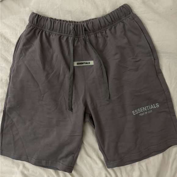Unisex Essentials Fear of God shorts - Picture 1 of 3